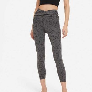 Nike Women's Yoga Dots Twist 7/8